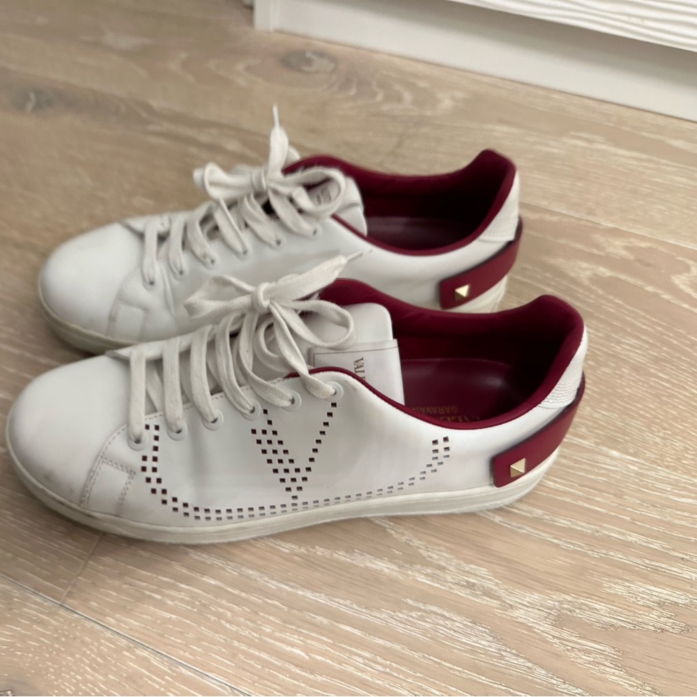 Valentino Garavani Rockstud Backnet VLogo Sneakers